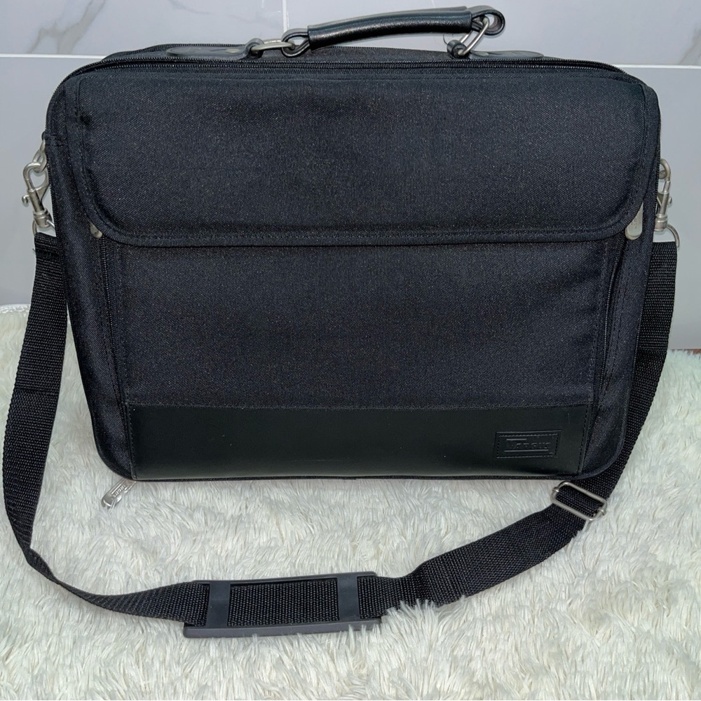 VTG Black Sleek Briefcase with Adjustable Strap